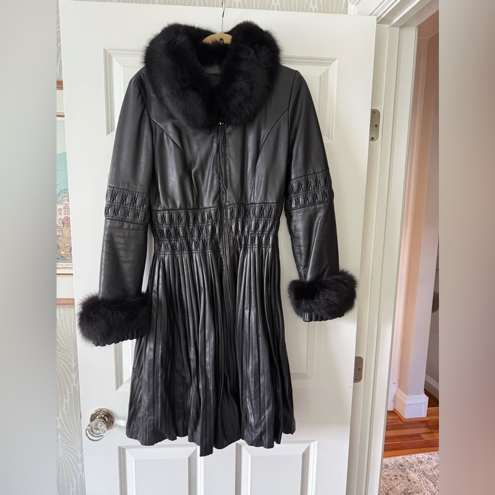 Elegant Black Italian genuine leather Fur-Trimmed Leather Coat